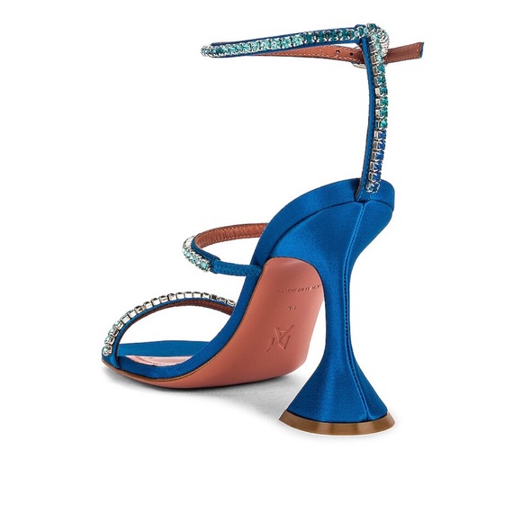 AMINA MUADDI
Gilda Ombre Sandal
38
Color: Blue & Bahamas Ombre Crystal - Picture 3 of 5
